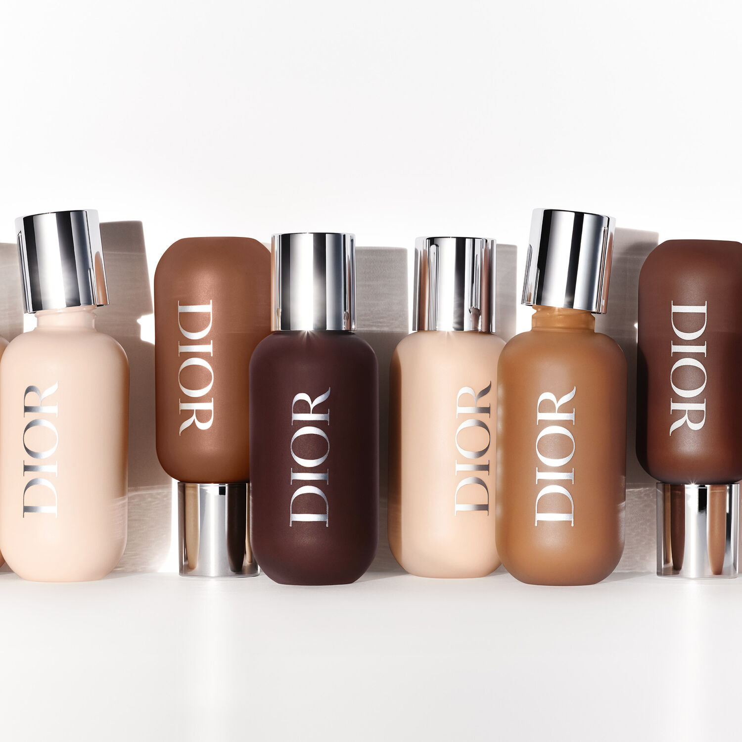 BACKSTAGE FACE & BODY FOUNDATION (BASE PARA EL ROSTRO Y CUERPO)